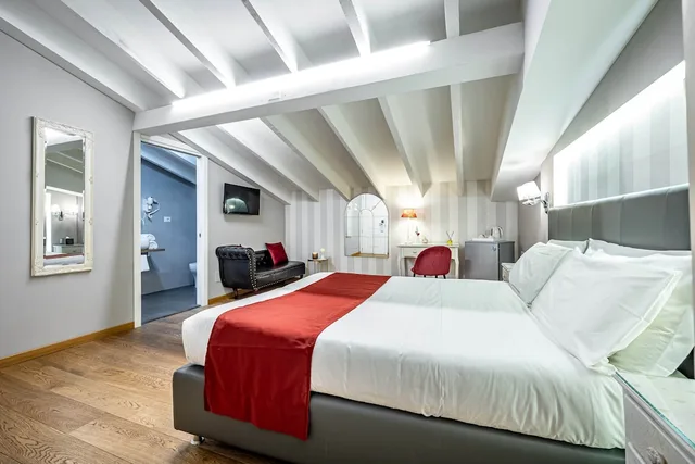Economy, Double Bed, Antico Centro Suites 2/7