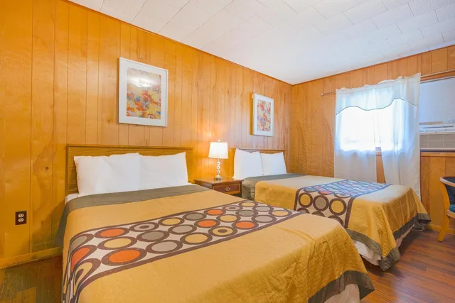 Family, 2 Queen Beds, Sofa, Kitchenette, Parkside Motel by OYO Meadville Conneaut Lake 1/4