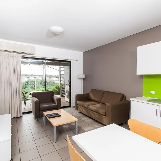 2 Bedrooms, Apartment, Water Front، Majestic Oasis Apartments 4/9