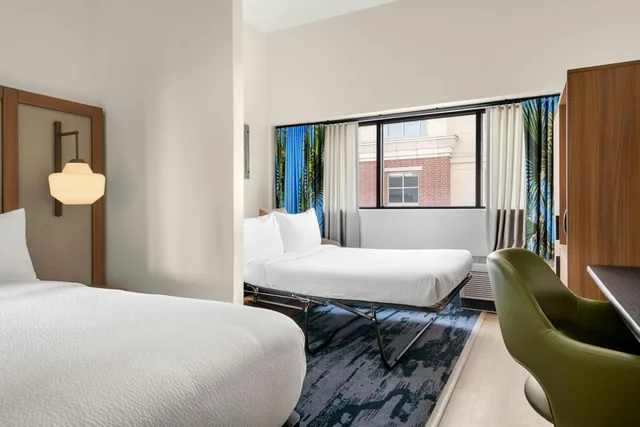 استوديو بسرير كينج بحوض استحمام لذوي الإعاقة، Comfort Inn Downtown Charleston 2/3