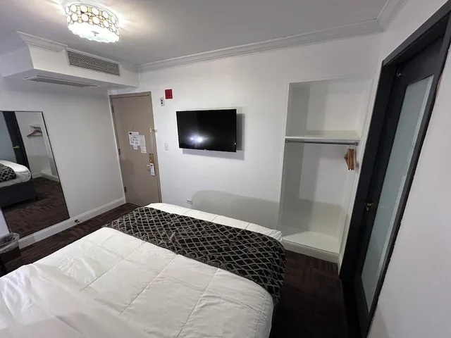 Interior, Standard, Queen Bed, Hotel Richland LES 5/10