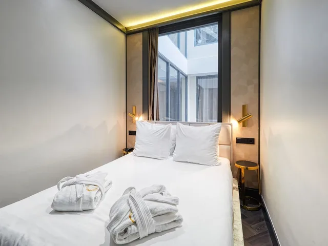 غرفة قياسية بسريرين منفصلين، G Hotel 1/4