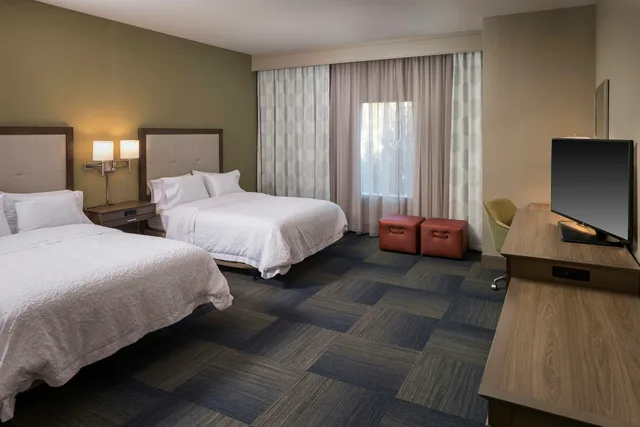غرفة بسريرين كوين لذوي الإعاقة، Hampton Inn Suites Asheville Biltmore Village 4/7