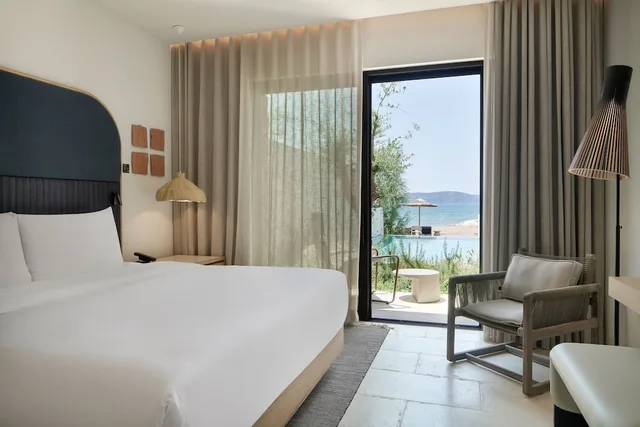 1 Bedroom, Escape, Infinity, Suite, King Bed, Beach Front, Sea View, Private Pool، W Costa Navarino 1/2