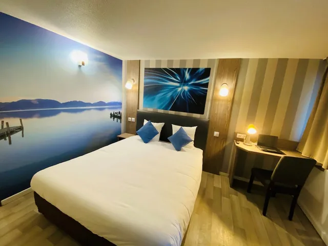 غرفة سوبيريور بسرير كوين، Kyriad Direct Lille Nord – Roubaix 4/7