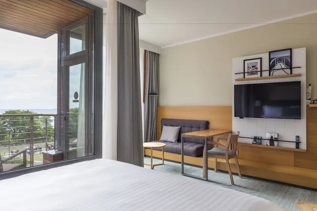 غرفة سوبيريور بسرير كينج بإطلالة على البحر بشرفة، Sopot Marriott Resort and Spa 5/9