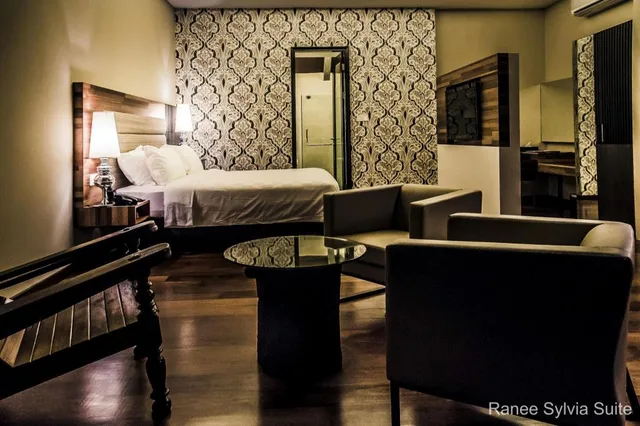 جناح شهر العسل بسرير كوين، The Ranee Boutique Suites 1/1