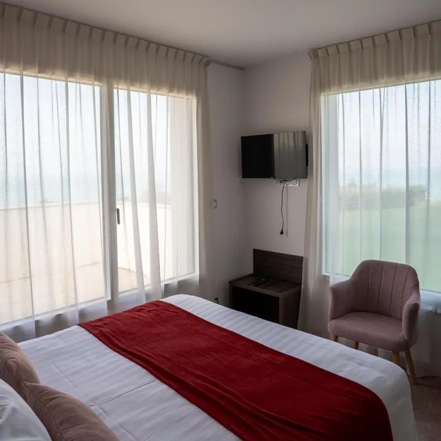 جناح ديلوكس بإطلالة على البحر، Hotel Le Manoir du Roselier 2/5