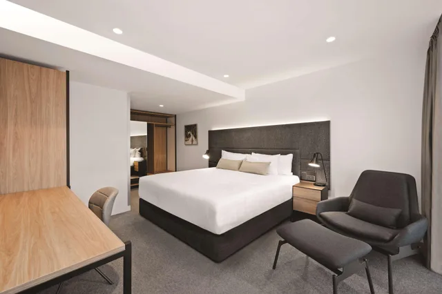 Urban Room، Vibe Hotel Melbourne 2/5