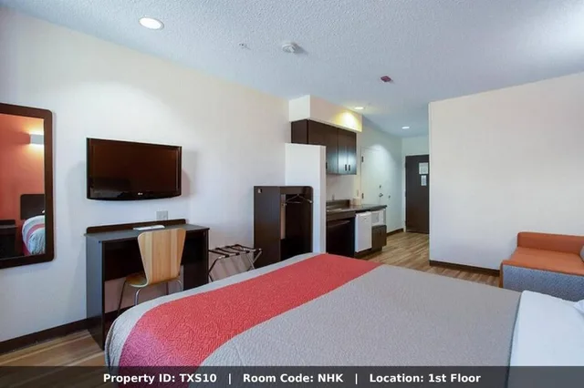 Room, King Bed, Accessible, Motel6 El Paso, TX - Southeast 2/4