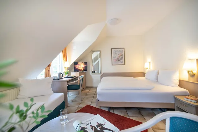 غرفة ثلاثية بسرير مزدوج وسرير فردي، UNO Hotel Posthof Saarlouis 3/8
