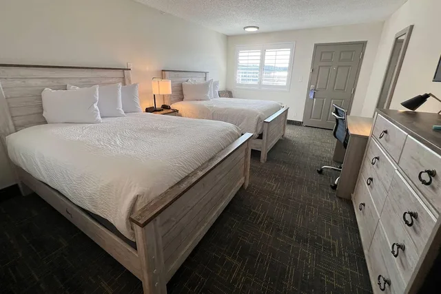 غرفة بسريرين مزدوجين، Baymont by Wyndham Susanville 5/8