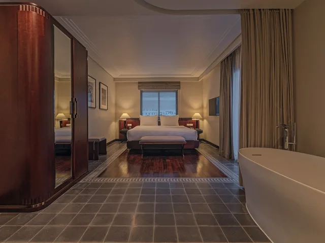 River, Suite, King Bed, Azerai La Residence Hue 3/4