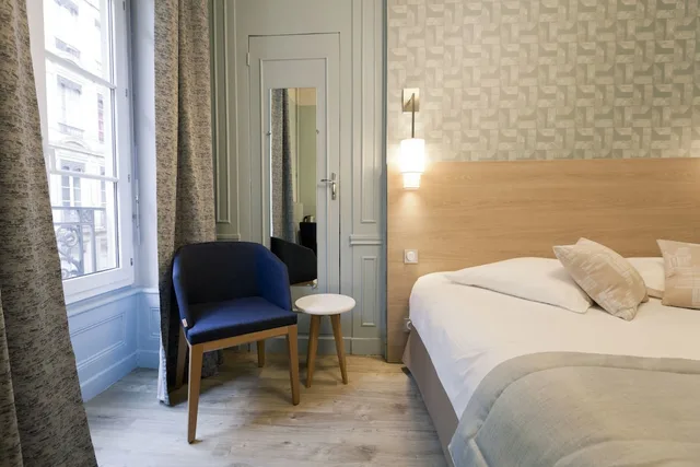 غرفة سوبيريور بسرير مزدوج أو سريرين منفصلين، Hotel Du Dauphin 1/9