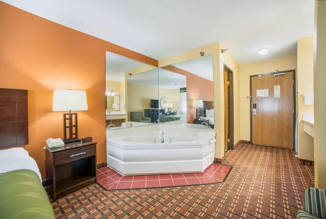 Room, King Bed, Jetted Tub, Large, Quality Inn O'Fallon IL - St. Louis 1/5