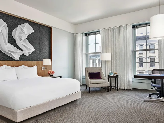 غرفة فاخرة بسرير كينج، 21C Museum Hotel Louisville 1/4