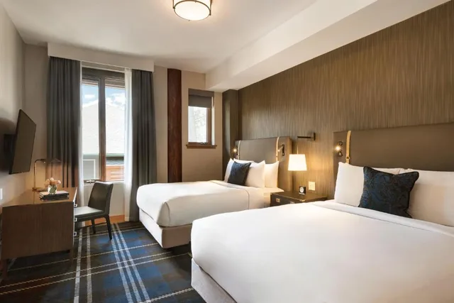 غرفة ديلوكس بسرير مزدوج، Fairmont Jasper Park Lodge 1/2