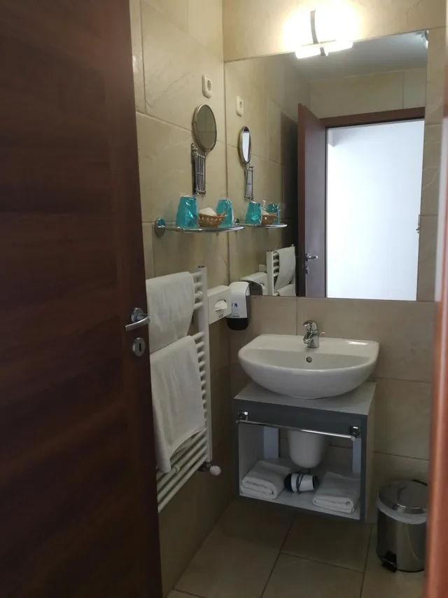 غرفة قياسية بسرير مزدوج، Hotel Yacht Wellness & Business 8/8