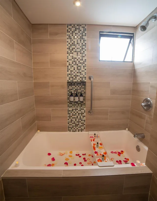 جناح بسرير كينج بغرفتين مع أريكة، Embassy Suites by Hilton Bogota Rosales 9/10