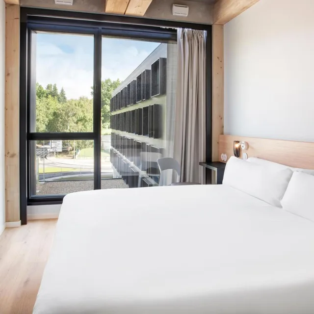 Deluxe, Double Bed, B&B HOTEL Guimaraes 2/7
