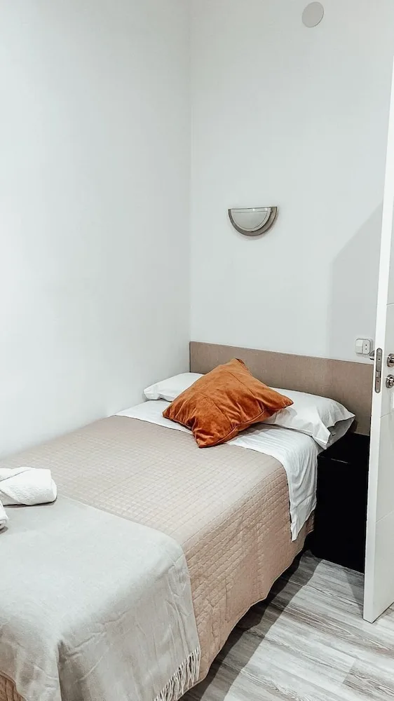 غرفة عائلية بسريرين منفصلين، Hostal Ruta de Francia 3/6