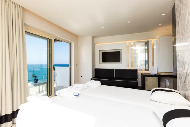 Junior Suite, Double Bed, Partial Sea View, Sofa, Kahlua Sea View Suites 4/10