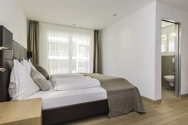 شقة حصرية بسرير كينج وسريرين كوين بإطلالة على الجبل بـ3 غرف نوم، Matthiol Serviced Apartments 4/10
