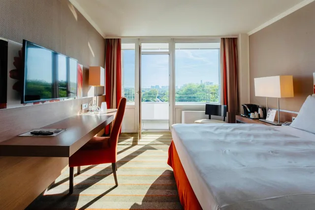 غرفة بسرير كينج بشرفة، Soaltee Hotel Frankfurt Messe by Trip Inn 3/3