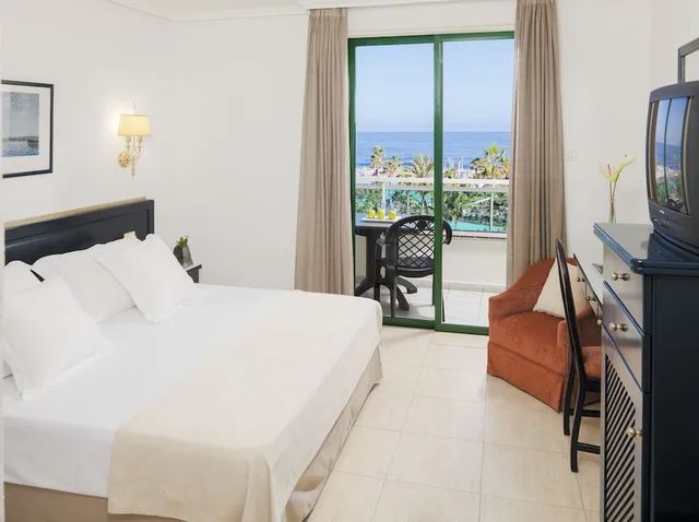 غرفة بسرير مزدوج بإطلالة على البحر بشرفة، H10 Tenerife Playa 1/2