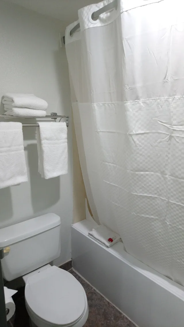 غرفة بسرير كينج، Days Inn & Suites by Wyndham NASA Space Center Houston 9/10