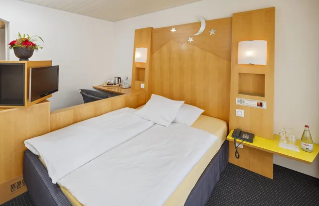 غرفة بسرير مزدوج، Stella Swiss Quality Hotel 2/3