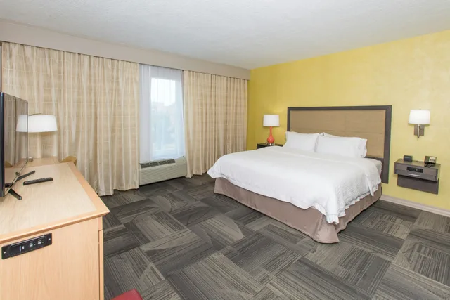 غرفة بسرير كينج لذوي الإعاقة، Hampton Inn Palatka 2/5