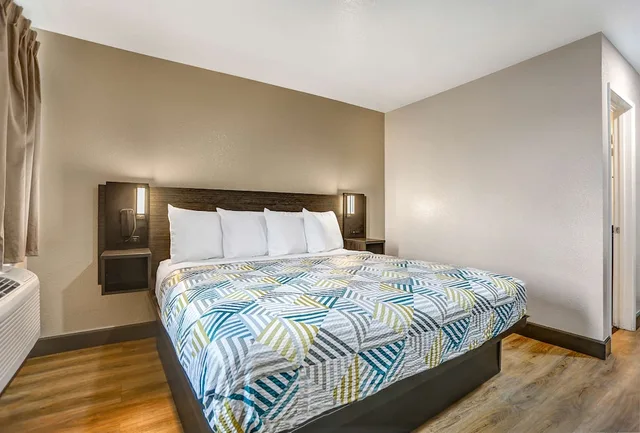 غرفة ديلوكس بسرير كينج، Motel6 San Bernardino, CA - South 3/6