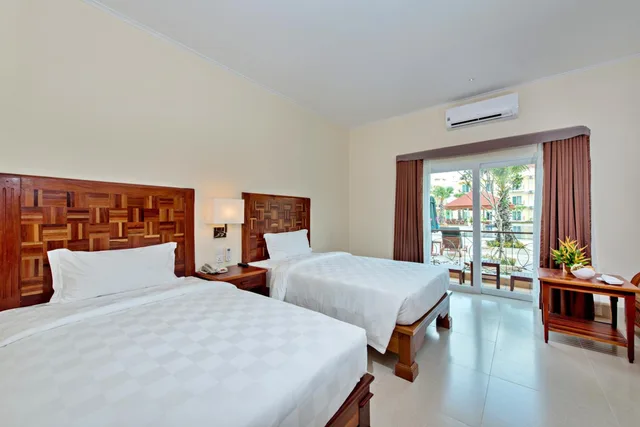 غرفة بسريرين منفصلين بإطلالة على المسبح، Sokha Palace Siem Reap Hotel 9/10