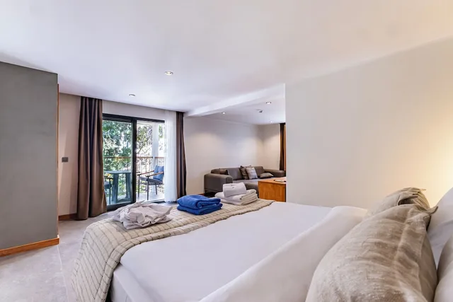 جناح بسرير مزدوج بإطلالة على الحديقة مع أريكة، Isolina Hotel 2/10