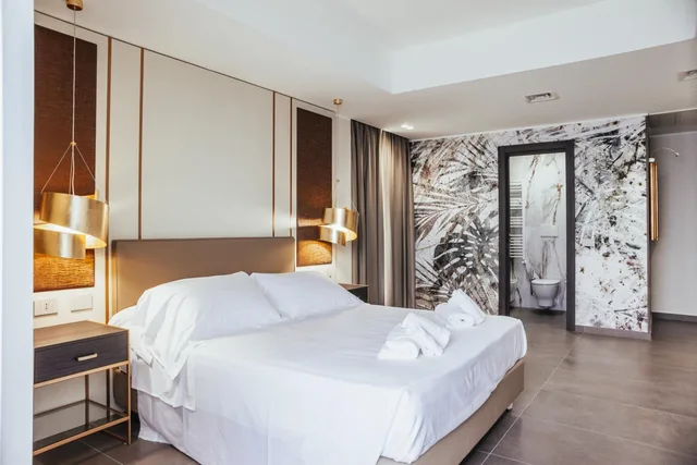 Royal, Suite, Hot Tub, Palace Hotel 4/10