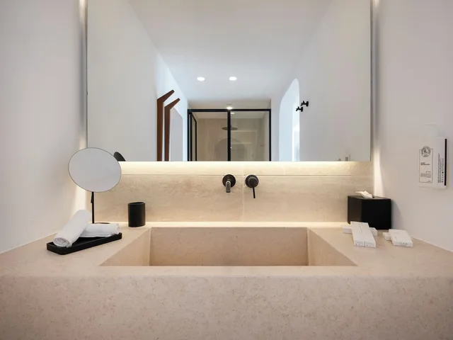 2 Bedrooms, Suite, King Bed, Sunset and Sea View, 2 Sofa, with Pool، Santo Maris Oia Luxury Suites and Spa - Adults Only 6/6