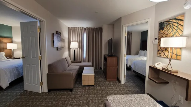 جناح عائلي مع أريكة، Staybridge Suites Hotel Calgary Airport 9/9