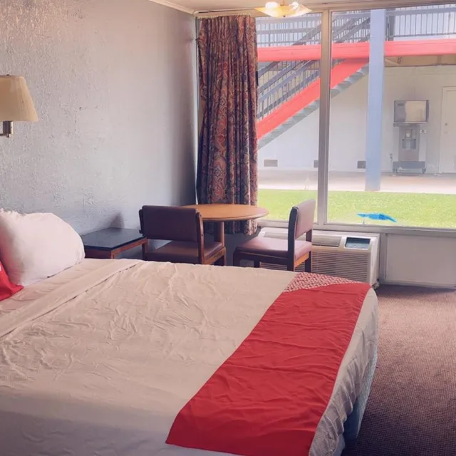 غرفة بسرير كينج، MAGNUSON HOTEL OPELIKA 5/8