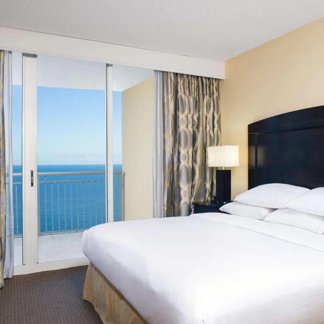 جناح بسرير مزدوج بإطلالة على البحر بغرفتي نوم، Doubletree By Hilton Ocean Point Resort – North Miami Beach 1/9