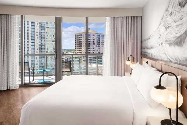 جناح بسرير كينج مع أريكة، Hyatt Centric Las Olas Fort Lauderdale 1/6