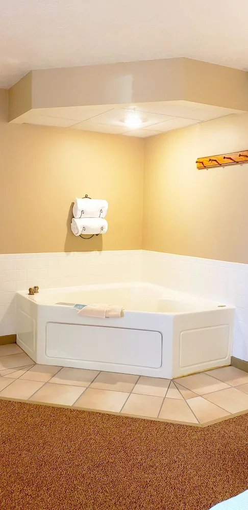 غرفة ديلوكس بسرير كينج بحوض جاكوزي، Berlin Heritage Inn 5/6