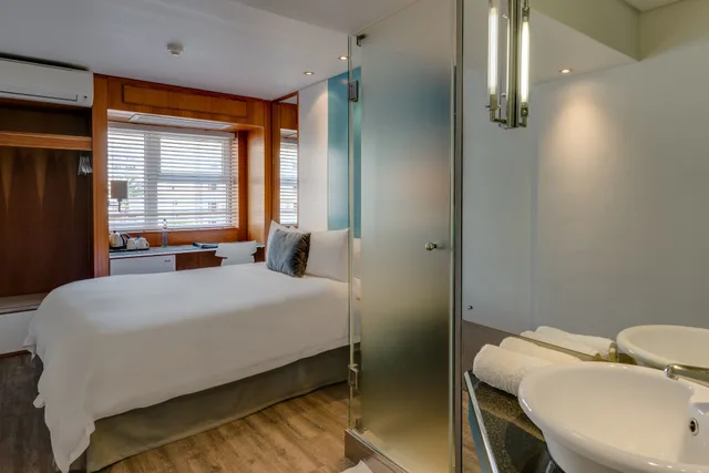 غرفة بسرير كينج، Protea Hotel by Marriott Cape Town Sea Point 8/9