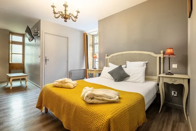 غرفة عائلية بسرير كوين وسريرين منفصلين، Hotel La Couleuvrine 5/8