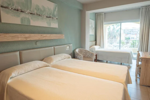 غرفة ثلاثية بشرفة، Hotel S Agoita 3/10