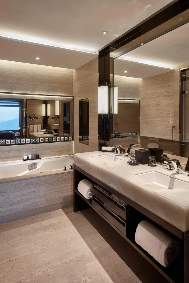 Deluxe, King Bed, Harbour View, The Ritz Carlton Hong Kong 1/1