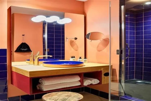 غرفة سوبيريور بسرير كينج، 25hours Hotel Paris Terminus Nord 2/2