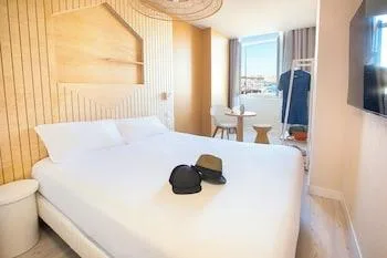 غرفة بسرير كوين بإطلالة على المرفأ، Life Hotel Marseille 1/1