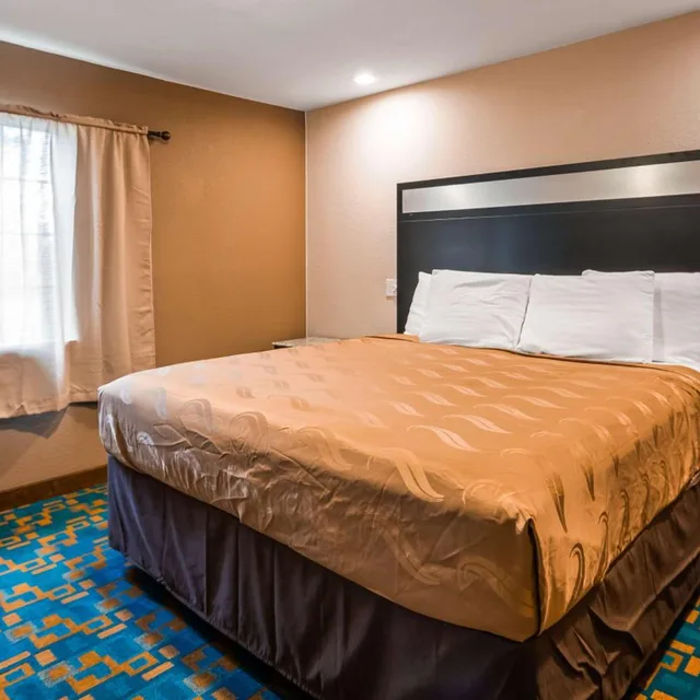 غرفة بسريرين كوين وسرير كوين، Surestay Hotel By Best Western Brownsville 2/4