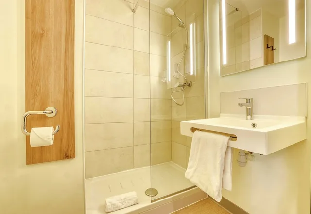 غرفة بسريرين منفصلين، B&B HOTEL La Reunion Aeroport 3/3